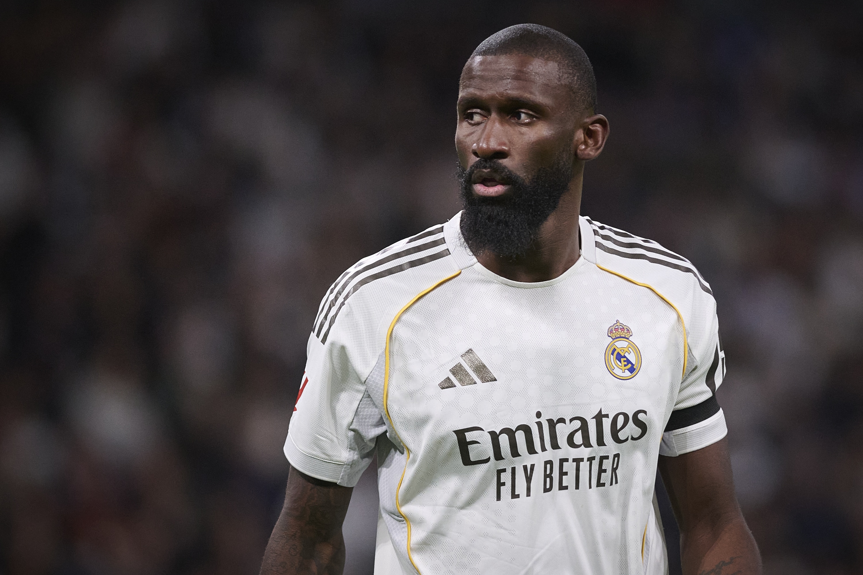 kaiyun.com-泰晤士谈FIFA新规：承认自己种族歧视处罚减半，必须参加教育活动